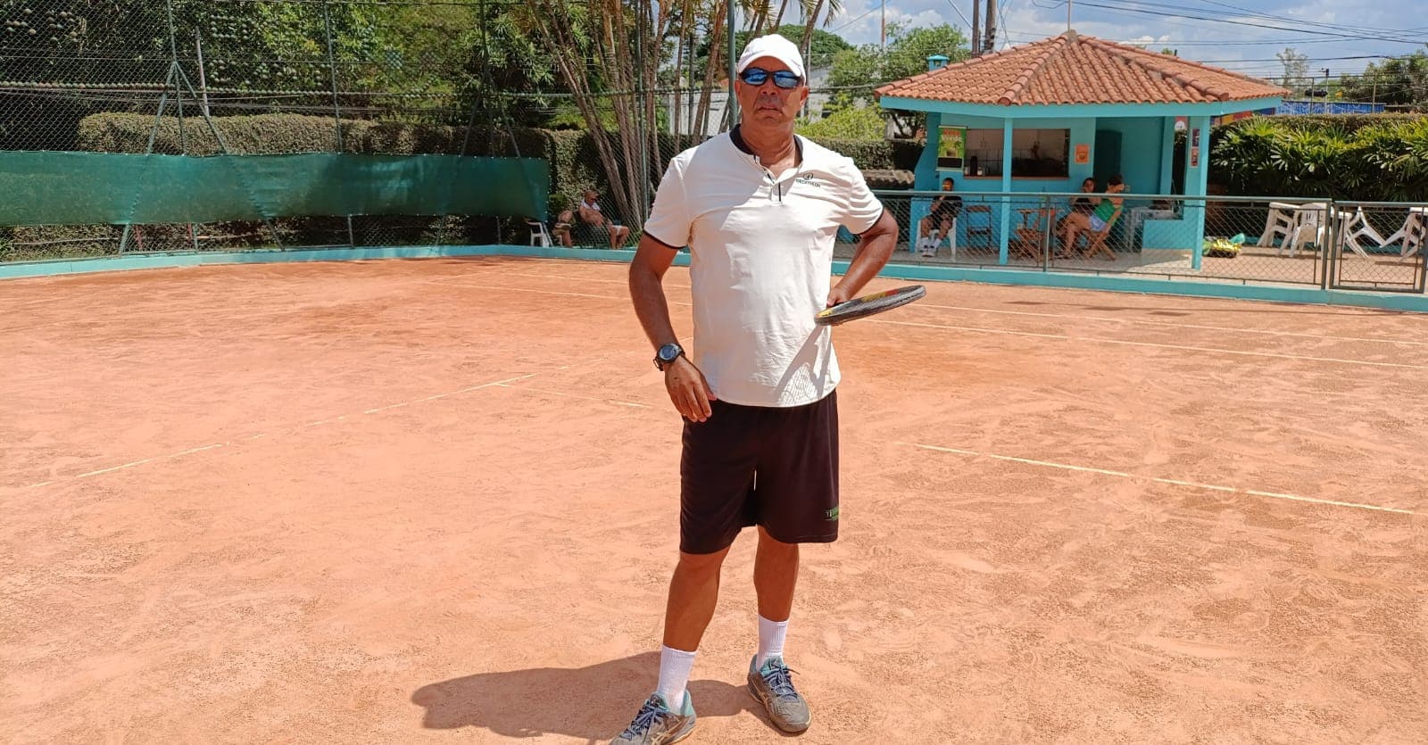 Quadra de Tênis Iluminada